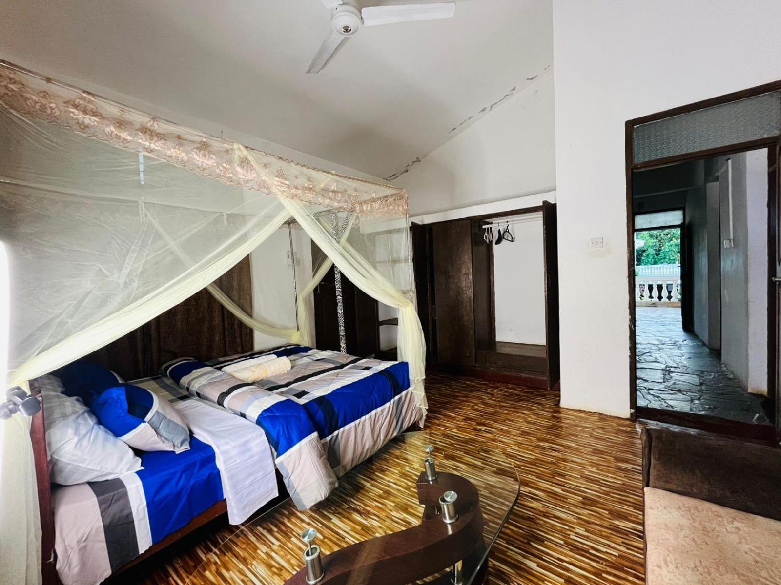 Akogo House - Bnb , Hostel, Backpackers & Volunteer Center Mombasa Esterno foto