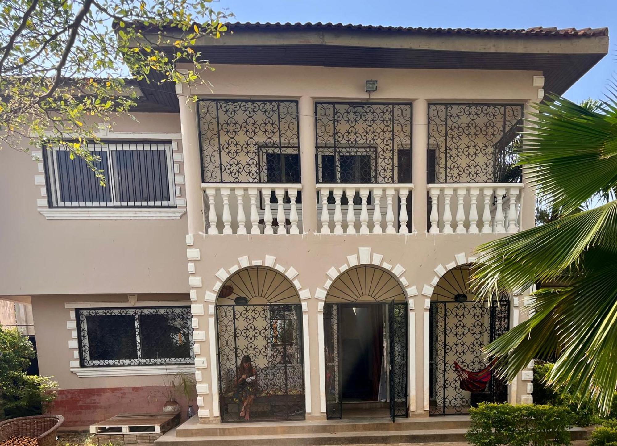 Akogo House - Bnb , Hostel, Backpackers & Volunteer Center Mombasa Esterno foto