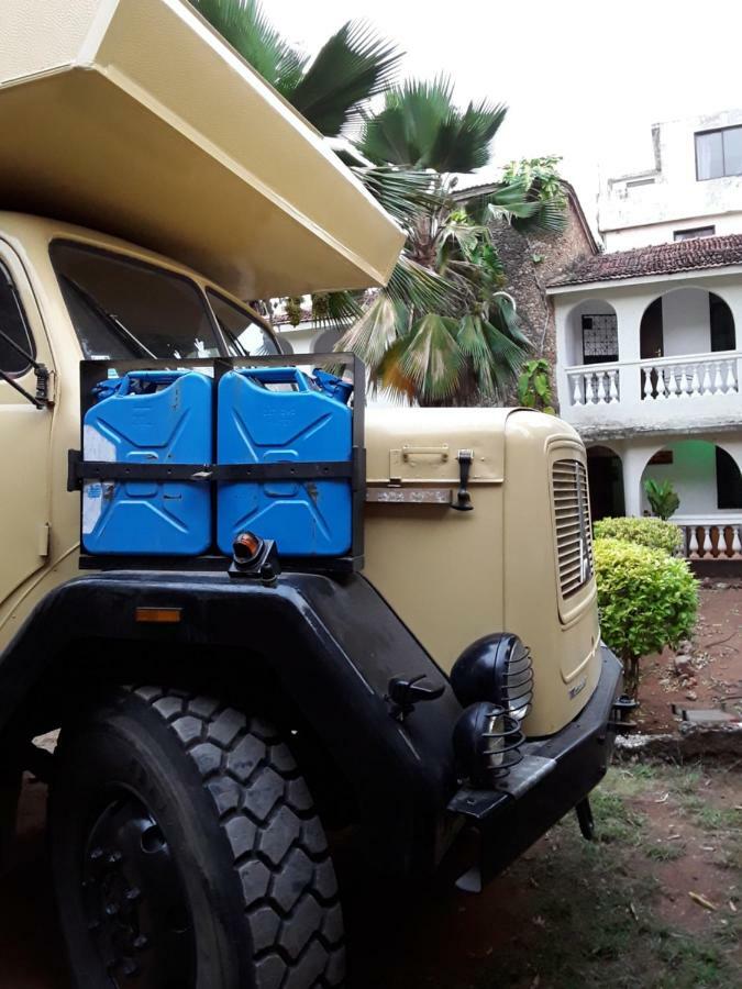 Akogo House - Bnb , Hostel, Backpackers & Volunteer Center Mombasa Esterno foto