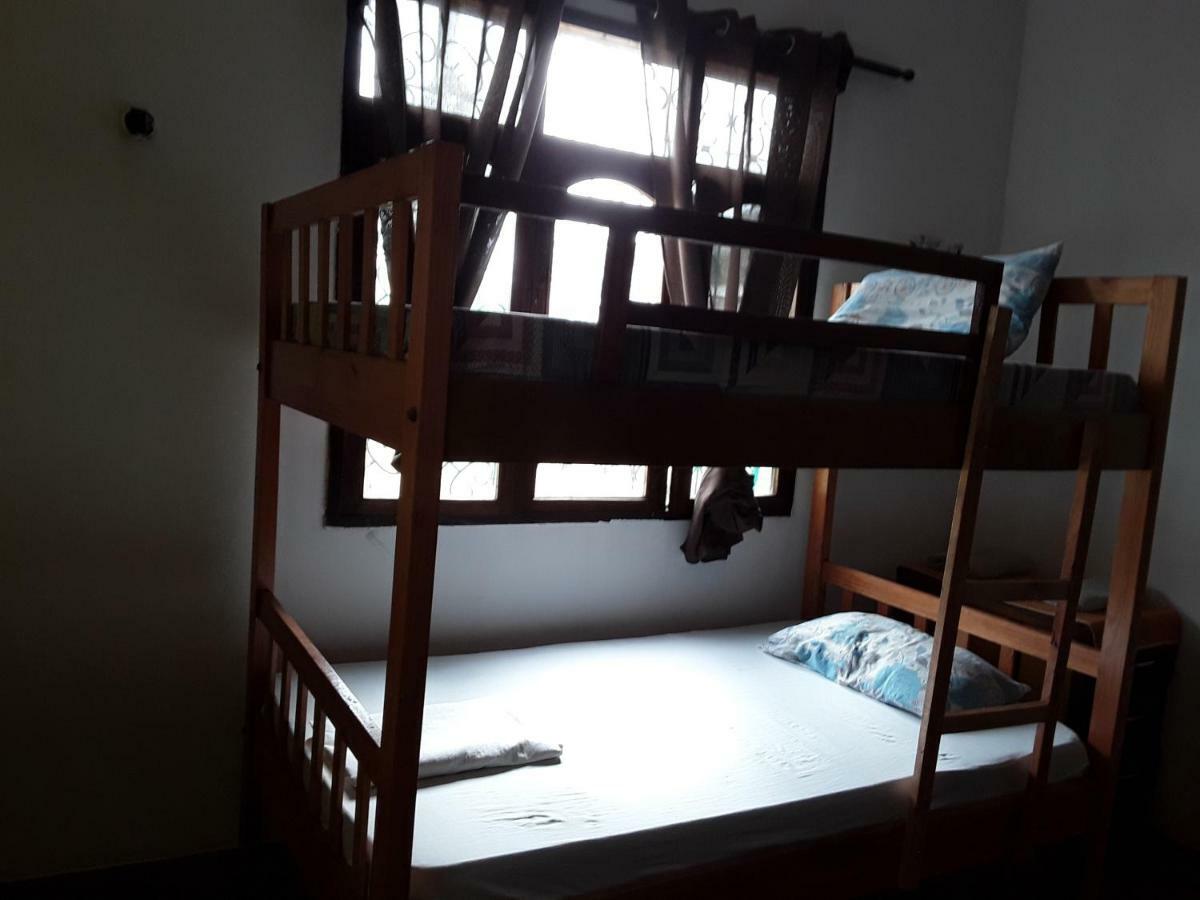 Akogo House - Bnb , Hostel, Backpackers & Volunteer Center Mombasa Esterno foto