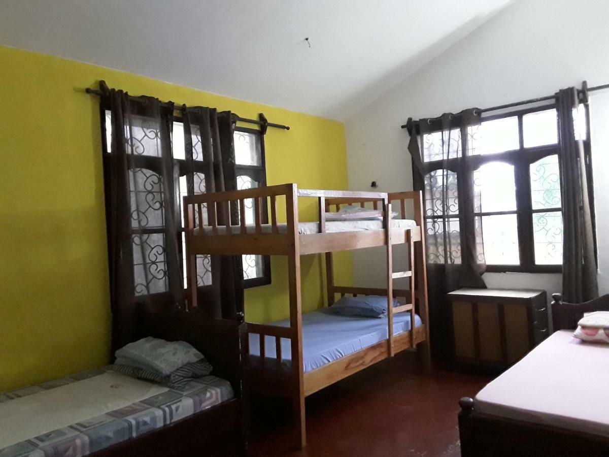 Akogo House - Bnb , Hostel, Backpackers & Volunteer Center Mombasa Esterno foto