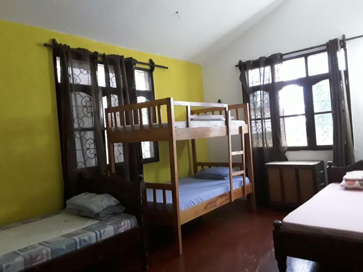 Akogo House - Bnb , Hostel, Backpackers & Volunteer Center Mombasa Esterno foto